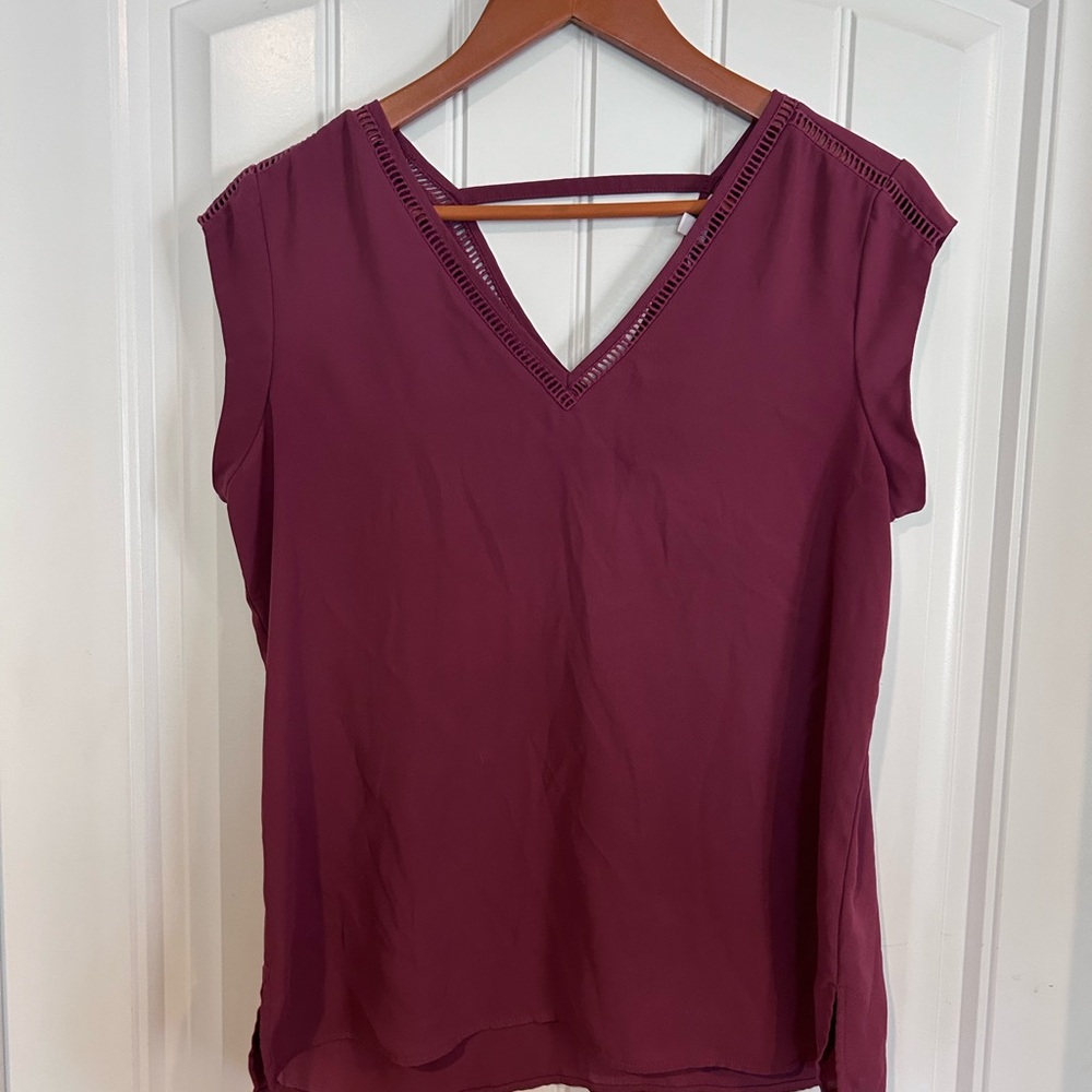DR2 Women's V-Neck Sleeveless Blouse - Burgundy